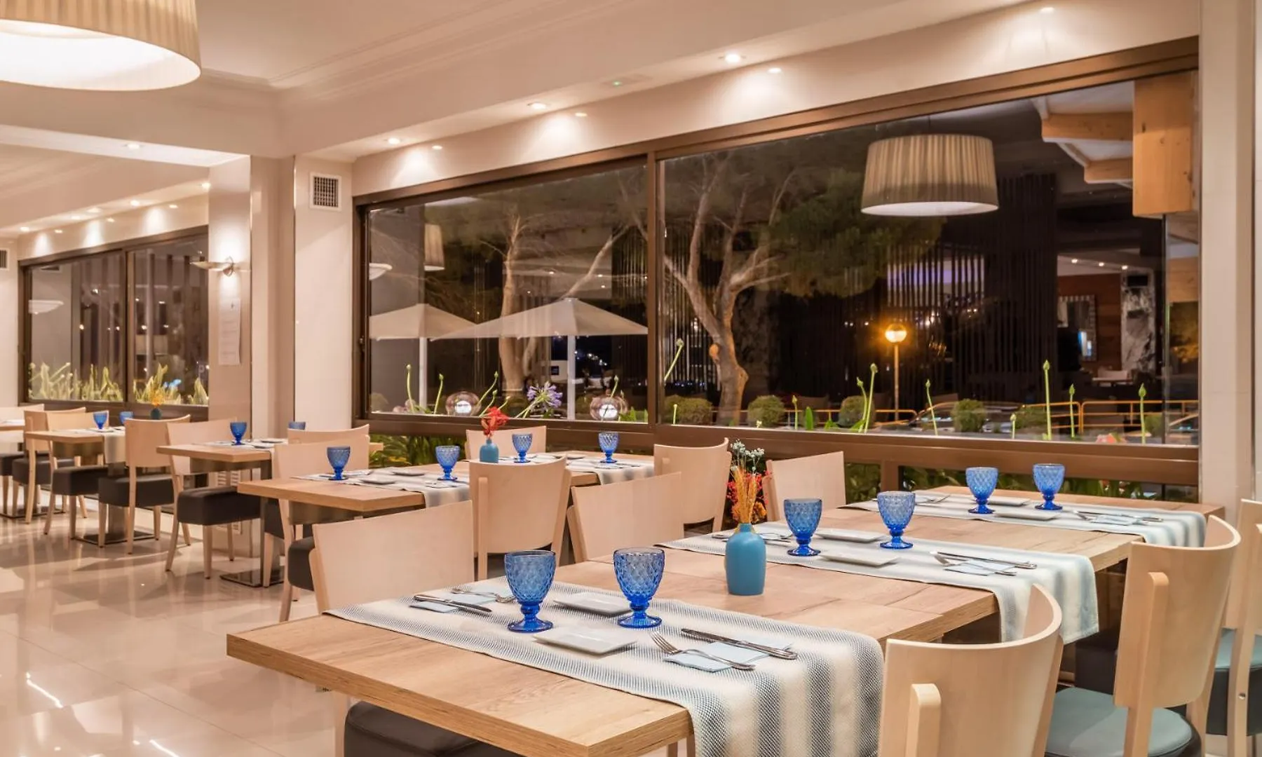 **** Hotel Canyelles Platja Roses Spanien